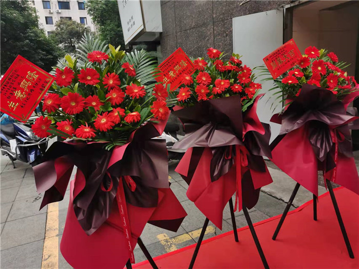 四川中青旅綿陽分社、綿陽市中旅假日旅行社、綿陽自來文化傳播有限公司24H自助售貨服務(wù)盛大開業(yè)