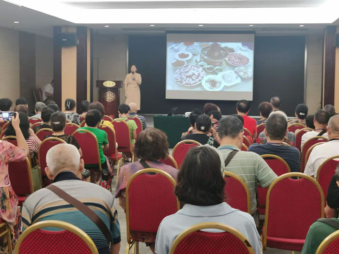 綿陽中旅行假日旅行社舉行胡楊林、南疆專列推薦會